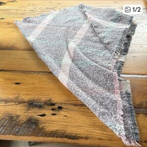 David and Young Textured Knit Scarf